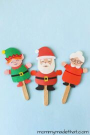 Cute Christmas Puppets (With Free Printable Template)