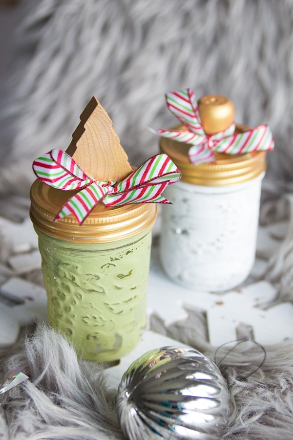 Super Cute Painted Mason Jars for Christmas