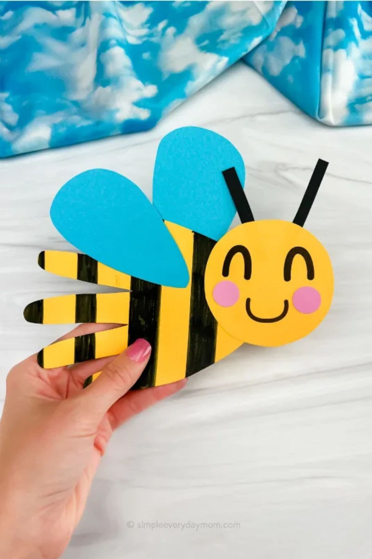 bumble bee handprint craft for kids