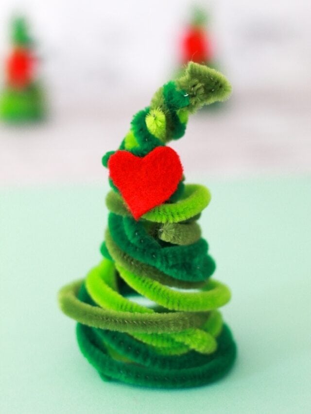 Easy Pipe Cleaner Christmas Tree