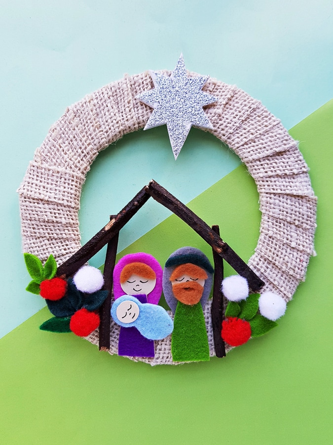 cute nativity wreath craft