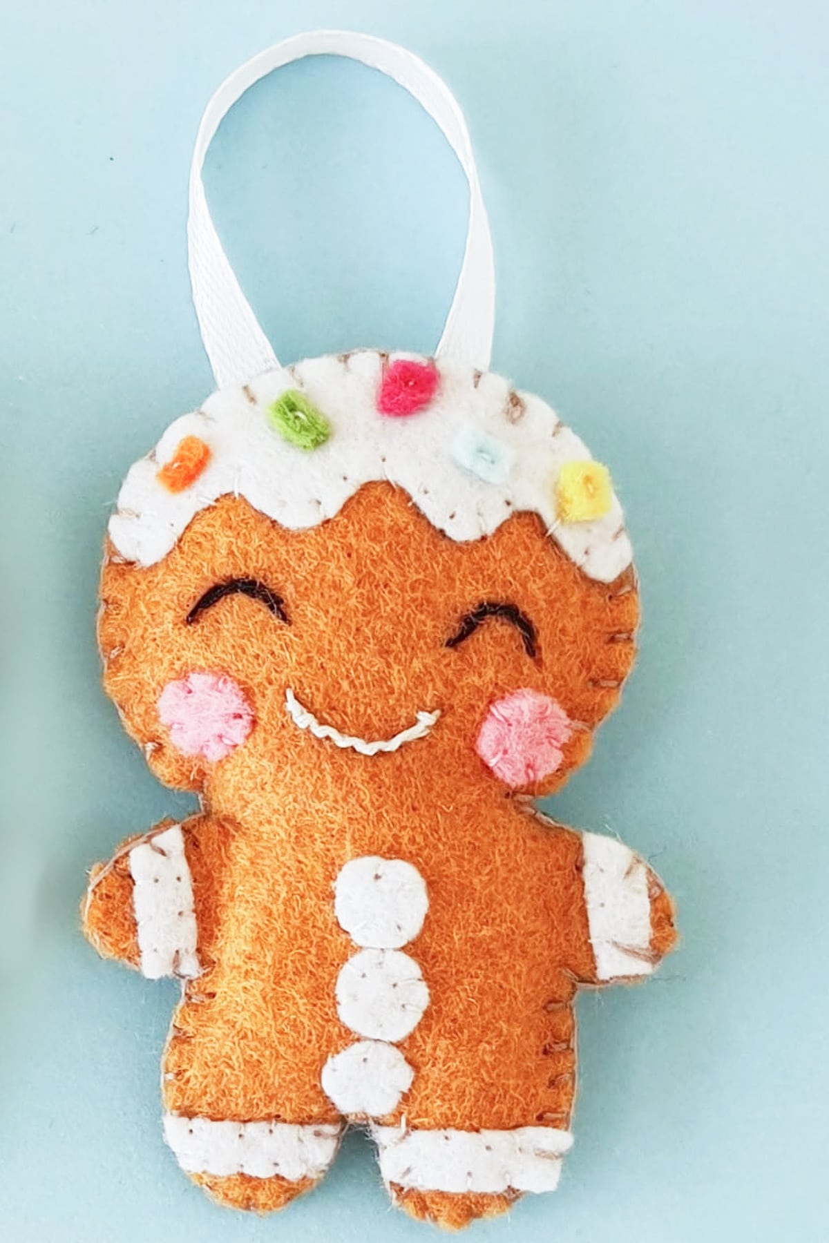 Super Cute Felt Gingerbread Ornament (With Free Pattern)