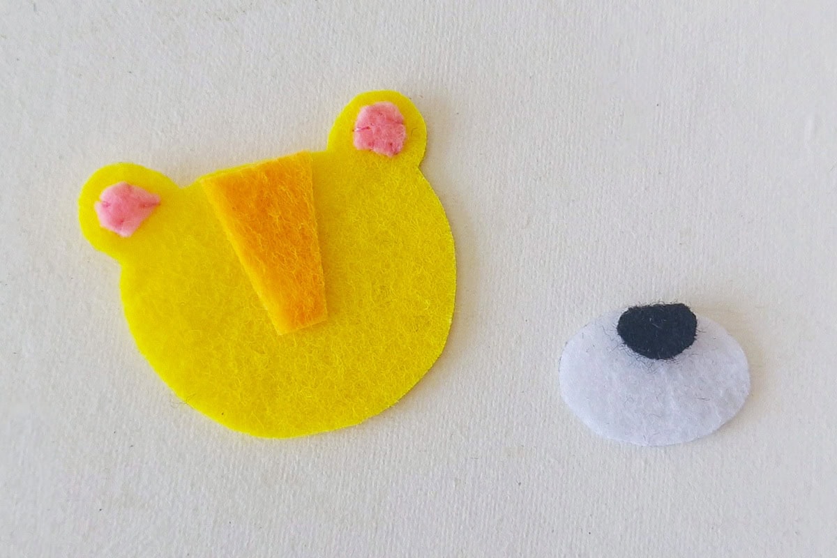 Yellow felt nose bridge positioned between the lion’s ears