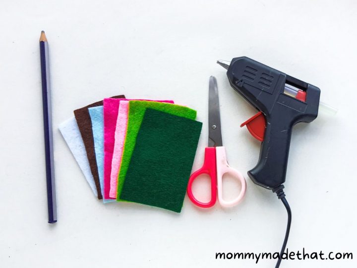 DIY Felt Nativity Ornament (With Free Printable Pattern)