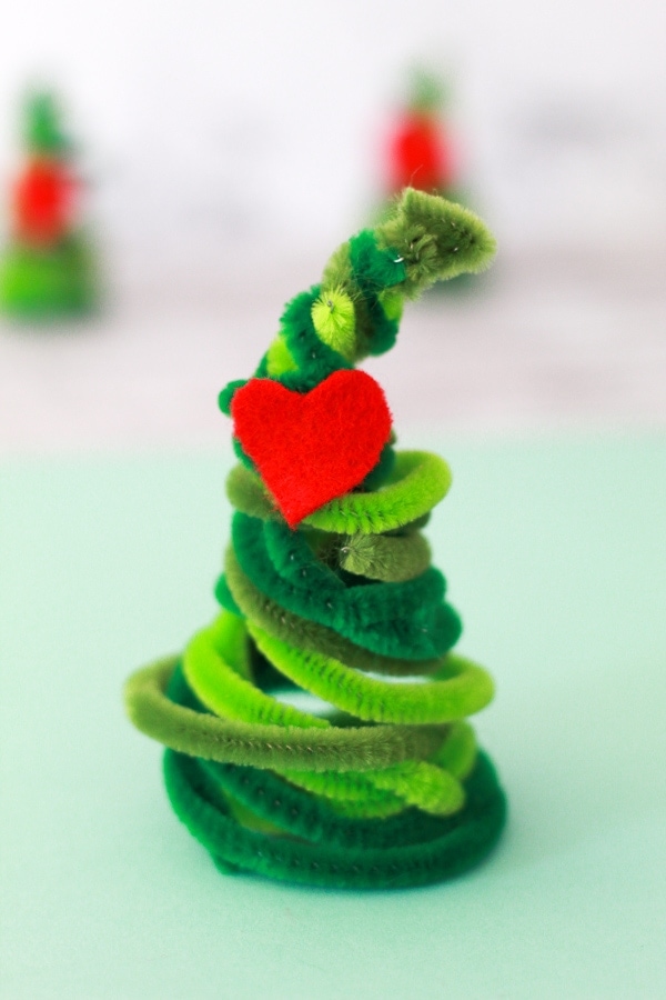 DIY Grinch Pipe Cleaner Christmas Tree