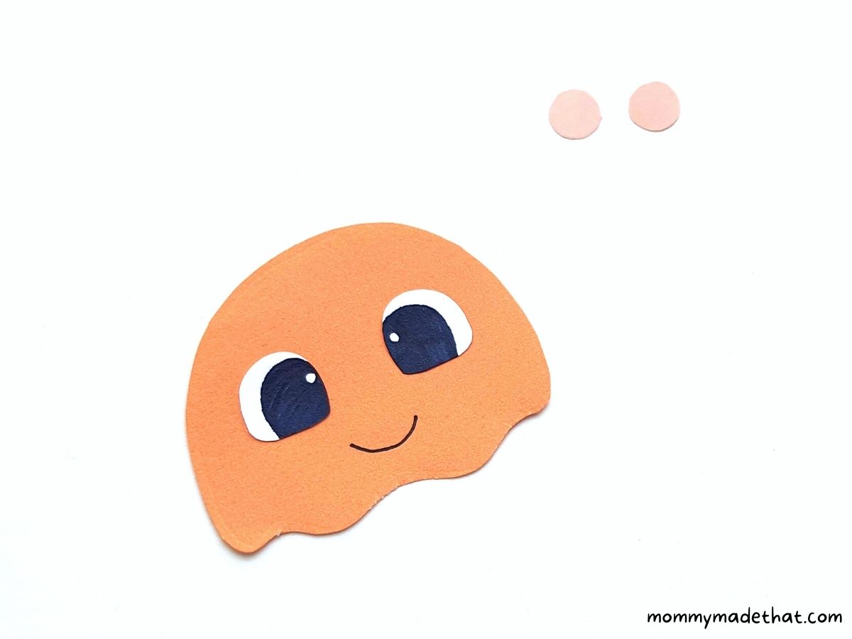 making a cute jellyfish face