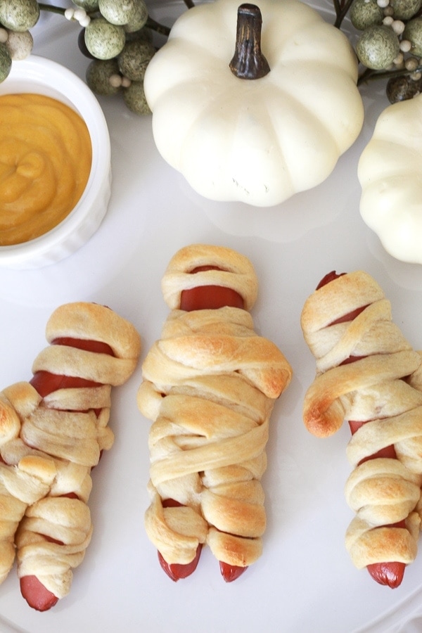 Super Easy Mummy Hot Dogs! (With arms and Legs)