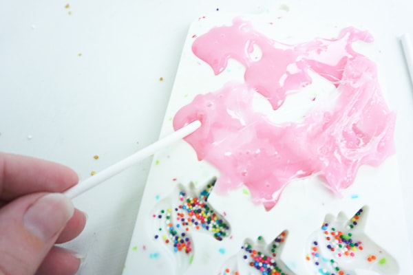Making unicorn lollipops step by step