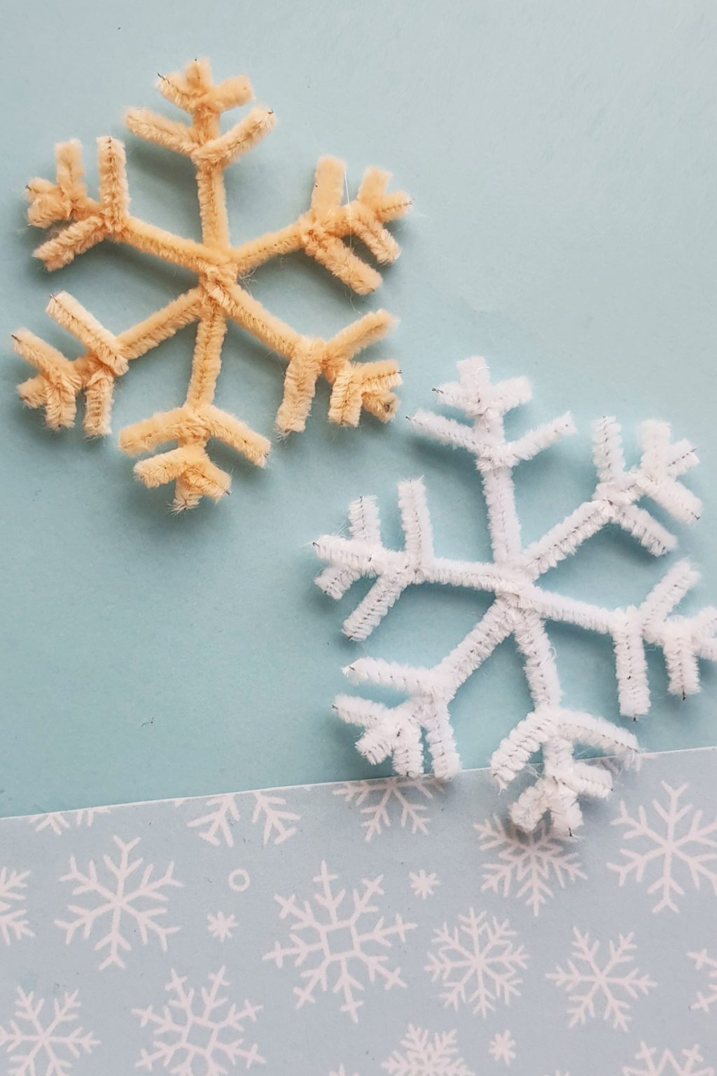 Easy Pipe Cleaner Snowflakes Cute Ornaments!