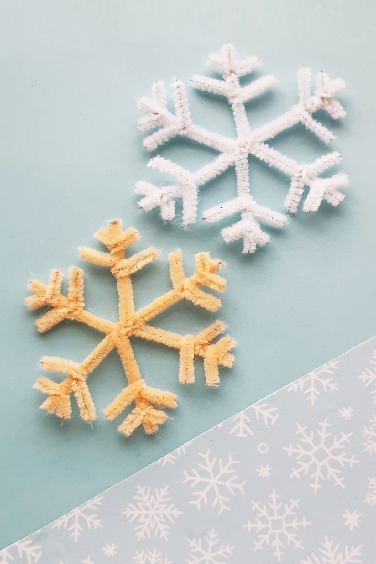 pipe cleaner snowflakes